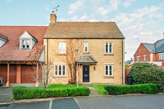 3 Bedroom Semi-Detached House For Sale In Blenheim Way, Moreton-In-Marsh, GL56