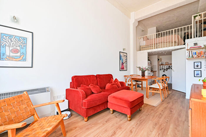 2 Bedroom Flat For Sale In Fairfield Road, Bow, London, E3