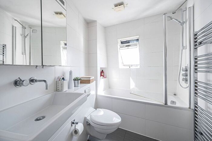 1 Bedroom Flat To Rent In Percy Circus, Finsbury, London, WC1X