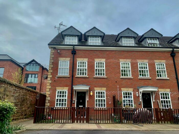 3 Bedroom House To Rent In Carnatic Court, L18