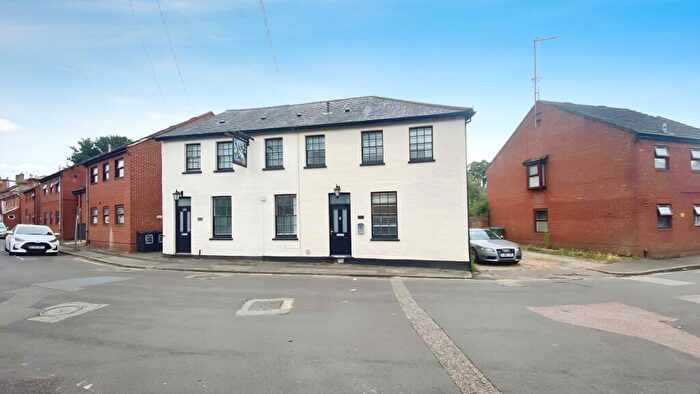 3 Bedroom Semi-Detached House To Rent In Basingstoke, RG21