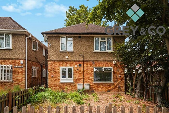 2 Bedroom Ground Maisonette For Sale In Townsend Court, Townsend Lane, London, Greater London, NW9