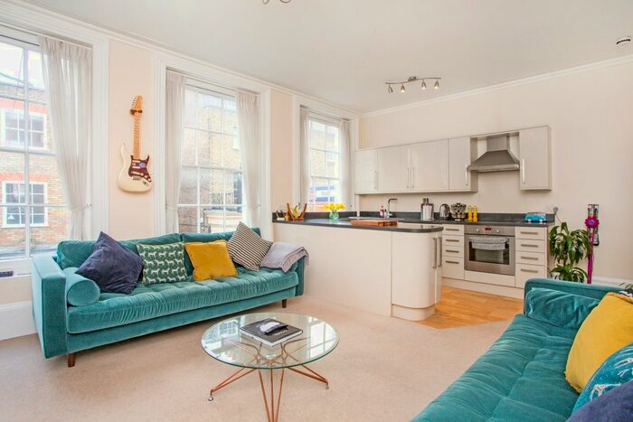 2 Bedroom Flat To Rent In High Street, Eton, Windsor, SL4