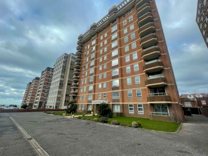 3 Bedroom Flat To Rent In Grand Avenue, Hove, East Sussex, BN3