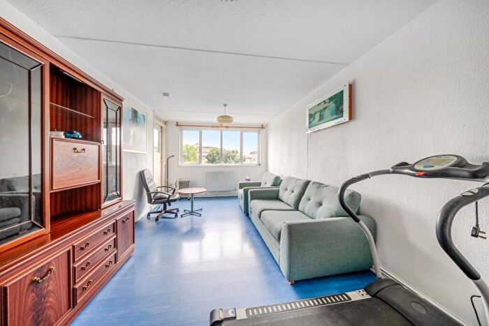 3 Bedroom Apartment To Rent In Mallory Street London, NW8