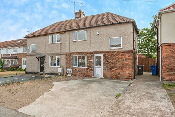 3 Bedroom Semi Detached House For Sale In Broadway, Dunscroft, Doncaster, DN7