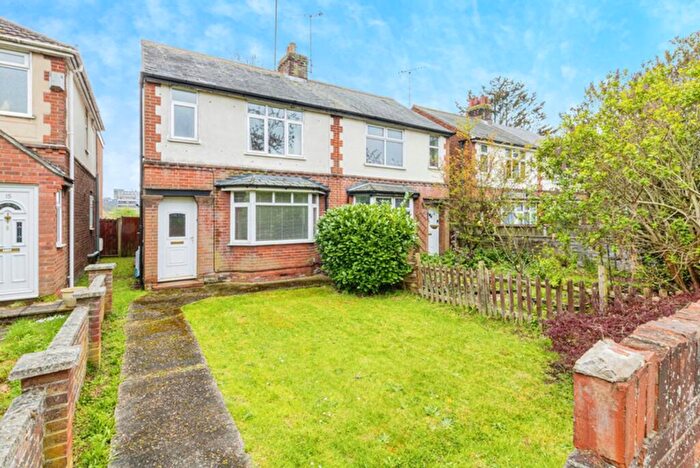 3 Bedroom Semi-Detached House For Sale In Cowdray Avenue, Colchester, CO1