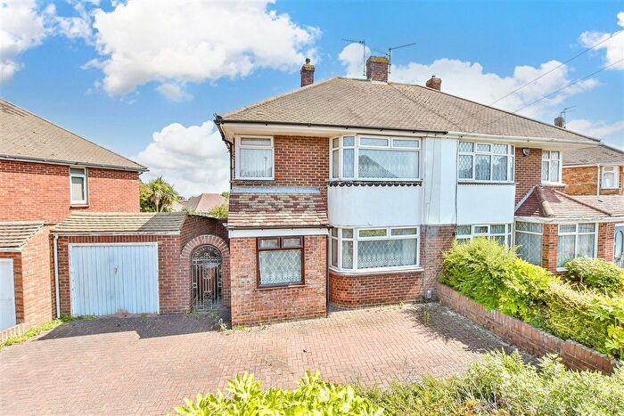 3 Bedroom Semi-Detached House For Sale In Leyton Avenue, Darland, Upper Gillingham, Kent, ME7