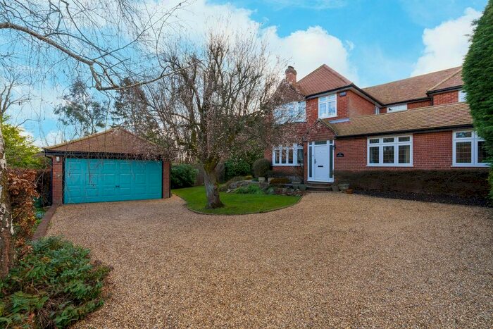 4 Bedroom Detached House For Sale In Roberts Wood Drive, Chalfont St Peter, Gerrards Cross, SL9
