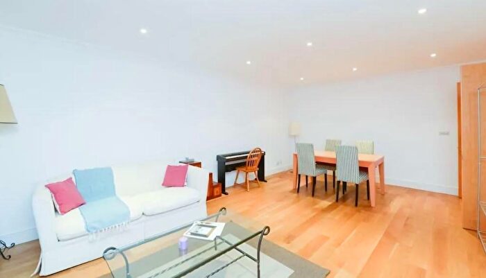 2 Bedroom Apartment To Rent In Shearwater Court, Star Place, Wapping, Tower Hill, London Bridge, London, E1W