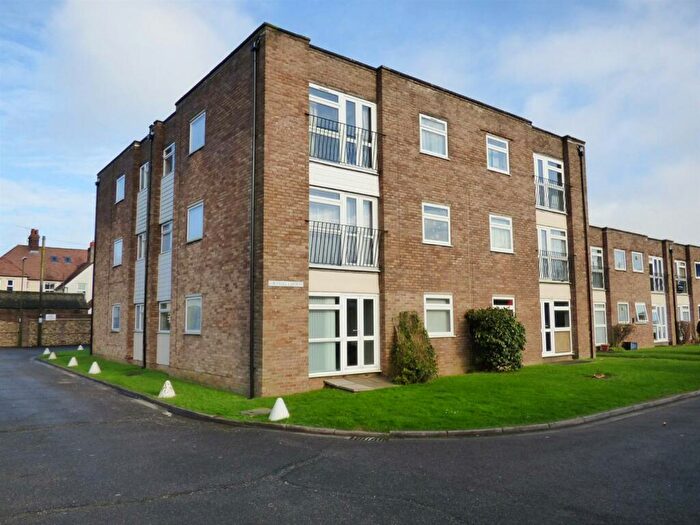 1 Bedroom Apartment For Sale In York Road, Littlehampton, BN17