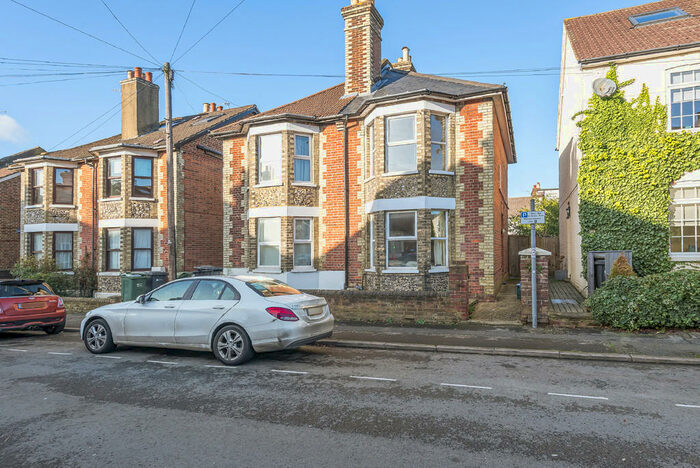 4 Bedroom Semi-Detached House To Rent In Dapdune Road, Guildford, GU1