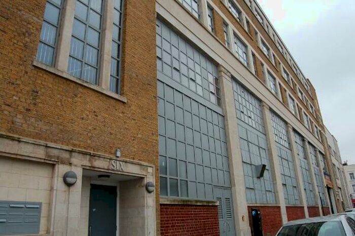 1 Bedroom Flat To Rent In Somerford Grove, : Bed Bath Furn, N16