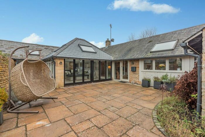 2 Bedroom House For Sale In Manor Farm Close, Kingham, Chipping Norton, Oxfordshire, OX7