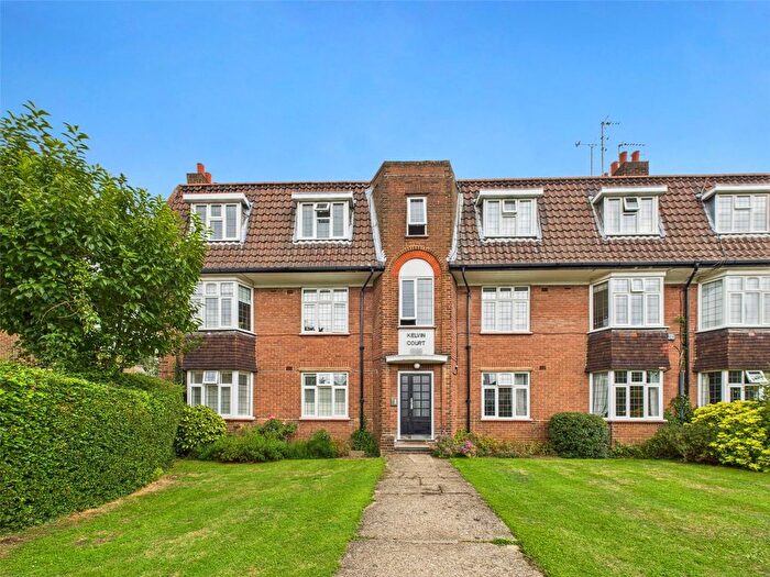 2 Bedroom Flat To Rent In Kelvin Drive, St Margarets, TW1