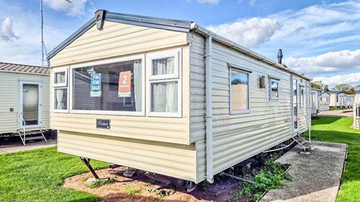 2 Bedroom Mobile/park Home For Sale In Walton Avenue, Felixstowe, IP11