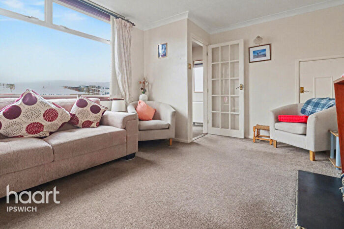 3 Bedroom End Of Terrace House For Sale In Hawthorn Drive, Ipswich, IP2