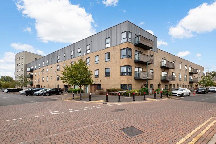 2 Bedroom Apartment For Sale In Sweetbriar Avenue, Carshalton, SM5