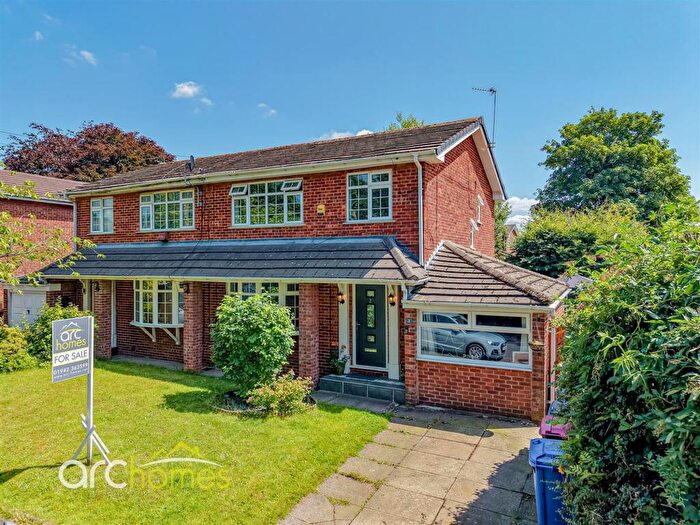 3 Bedroom Semi Detached House For Sale In Mere Fold, Worsley, M28