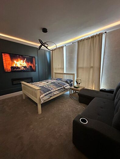 Studio To Rent In Edgware Road, London, W2