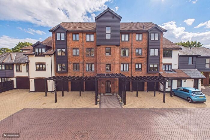 2 Bedroom Flat For Sale In Channel Way, Ocean Village, Southampton, SO14