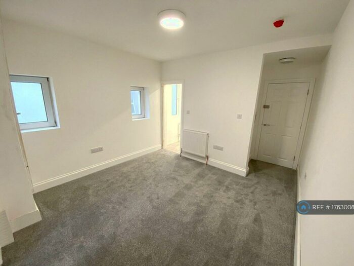 1 Bedroom Flat To Rent In Houndiscombe Road, Plymouth, PL4