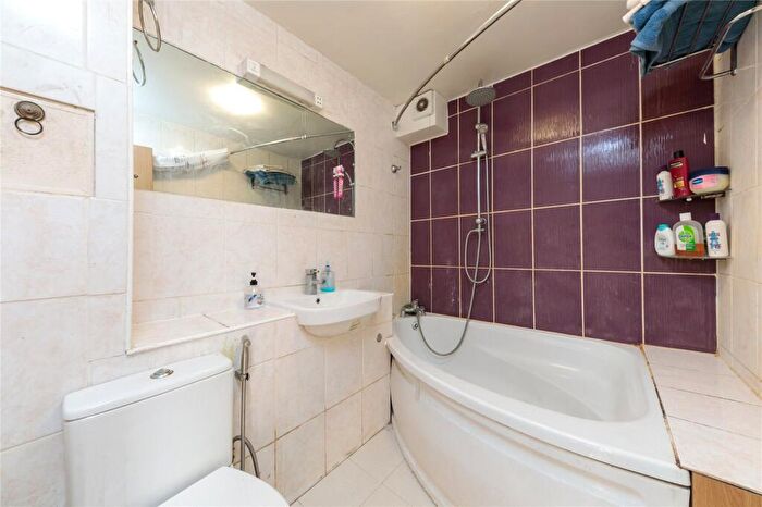 2 Bedroom Flat To Rent In Barnfield Place, Millwall, E14