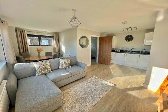 2 Bedroom Property To Rent In Bargates, Christchurch, BH23