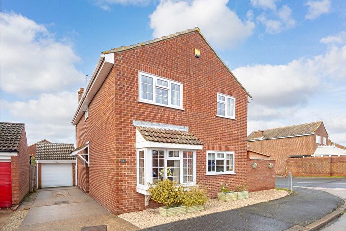 4 Bedroom Detached House For Sale In Wethersfield Close, Rayleigh, SS6