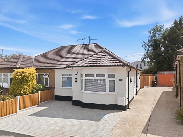 3 Bedroom Semi-Detached Bungalow For Sale In Ricketts Drive, Billericay, CM12