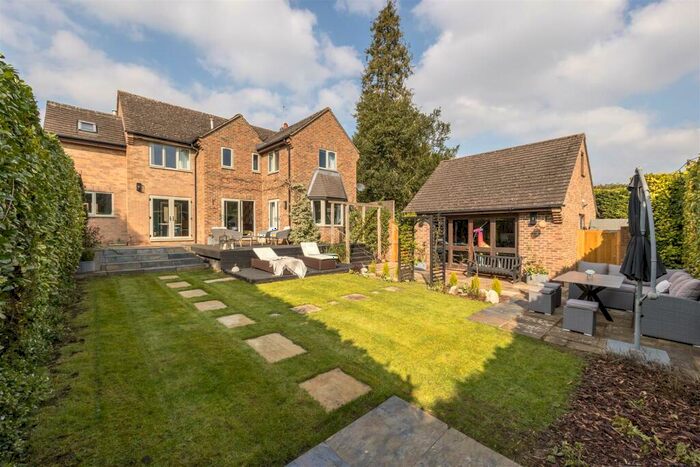 4 Bedroom Detached House For Sale In The Homestead, Bladon, OX20