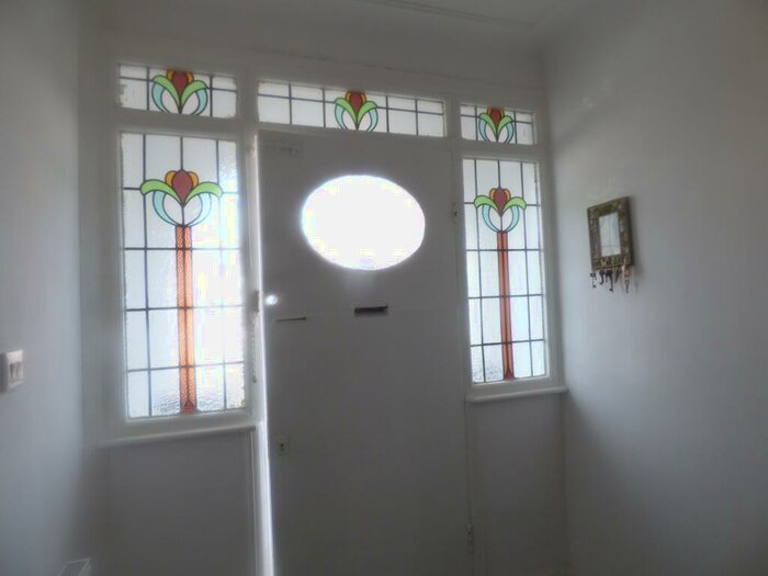 3 Bedroom Semi-Detached House To Rent In Havering Road, Romford, RM1