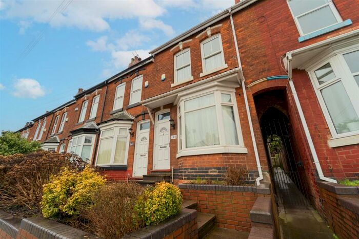 6 Bedroom House To Rent In Warwards Lane, Birmingham, B29