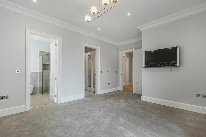 3 Bedroom Flat To Rent In Totteridge Village, London, N20