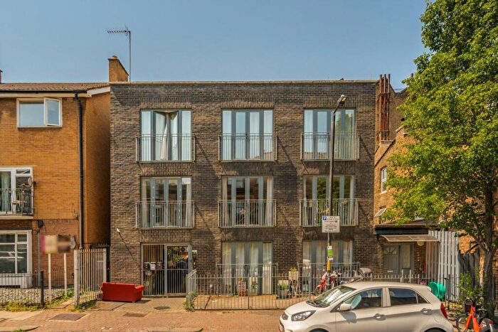 2 Bedroom Flat To Rent In Shenley Road, London, SE5