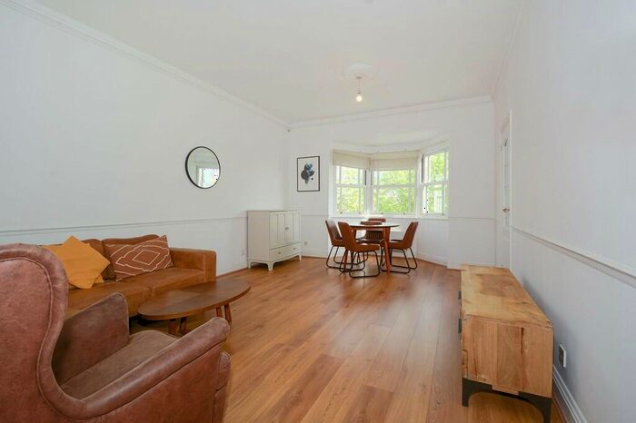 2 Bedroom Flat To Rent In Clarence Mews, London, SE16