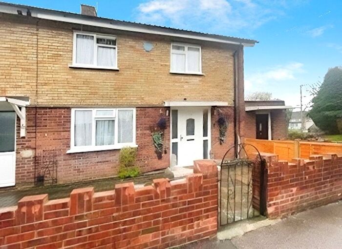 3 Bedroom Terraced House For Sale In Lea Bushes, Watford, Hertfordshire, WD25