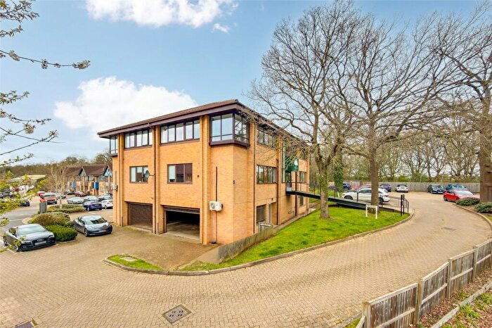 1 Bedroom Apartment For Sale In Sandridge Park, Porters Wood, St. Albans, Hertfordshire, AL3