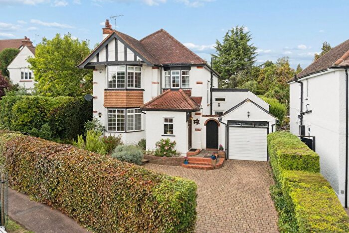 4 Bedroom Detached House For Sale In Shepherds Way, Rickmansworth, Herts, WD3