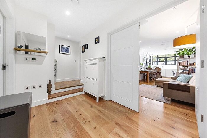 1 Bedroom Flat For Sale In Hogarth Lane, London, W4