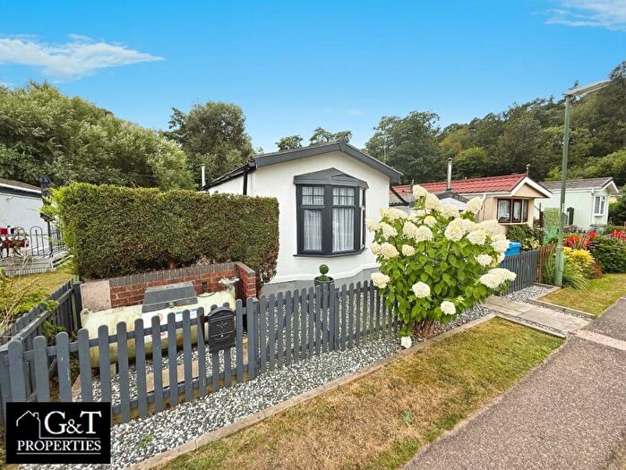 1 Bedroom Park Home For Sale In Hinksford Mobile Home Park, Kingswinford, DY6