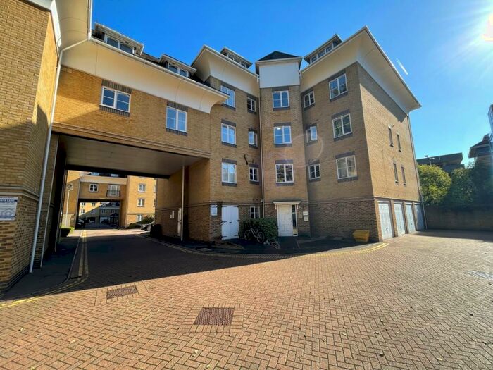 1 Bedroom Ground Flat To Rent In Victoria Way, Woking, Surrey, GU21