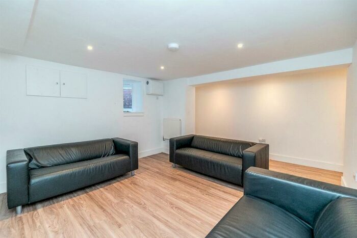 6 Bedroom Town House To Rent In Wildman Street, Arboretum, Nottingham, NG7