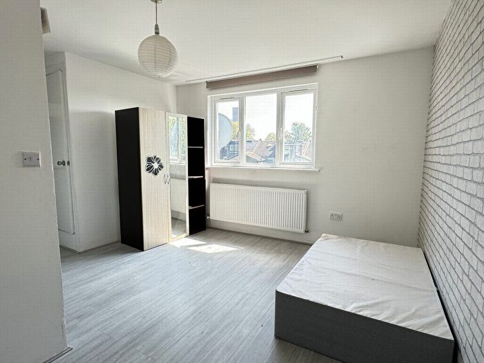 3 Bedroom Flat To Rent In Melbourne Road, London, E17