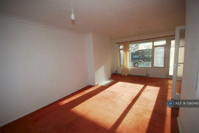 2 Bedroom Flat To Rent In Surrenden Holt, Brighton, BN1