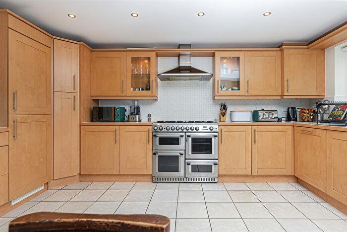 4 Bedroom Town House To Rent In Birchwood Close, Lindley, Huddersfield, HD3