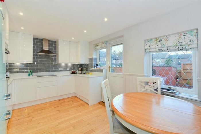 3 Bedroom Property To Rent In Lovell Place, Surrey Quays, SE16