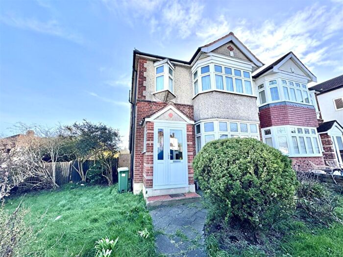 3 Bedroom Semi Detached House For Sale In Wellington Road, Bexley, DA5