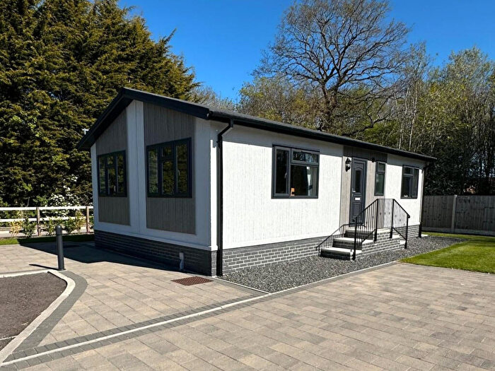 2 Bedroom Park Home For Sale In Northallerton, North Yorkshire, DL7