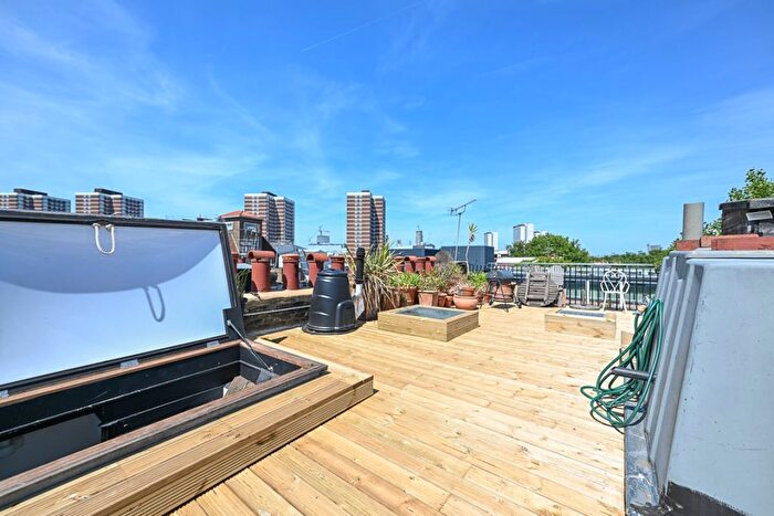 2 Bedroom Flat To Rent In Sinclair Gardens, London, W14